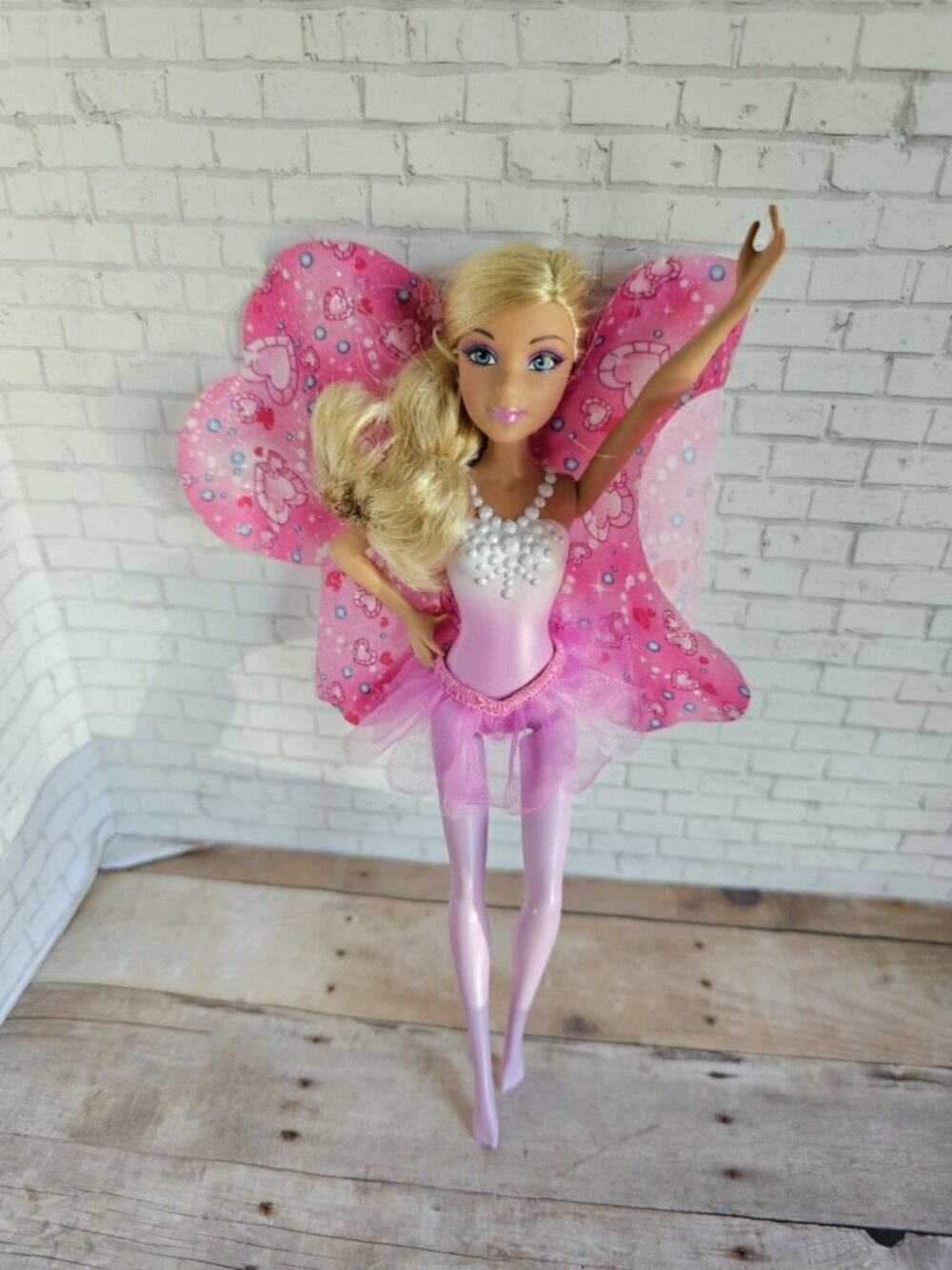 Barbie Fairytale Magic Blonde Fairy Doll Pink Wings Tutu Mattel 2011 Figure